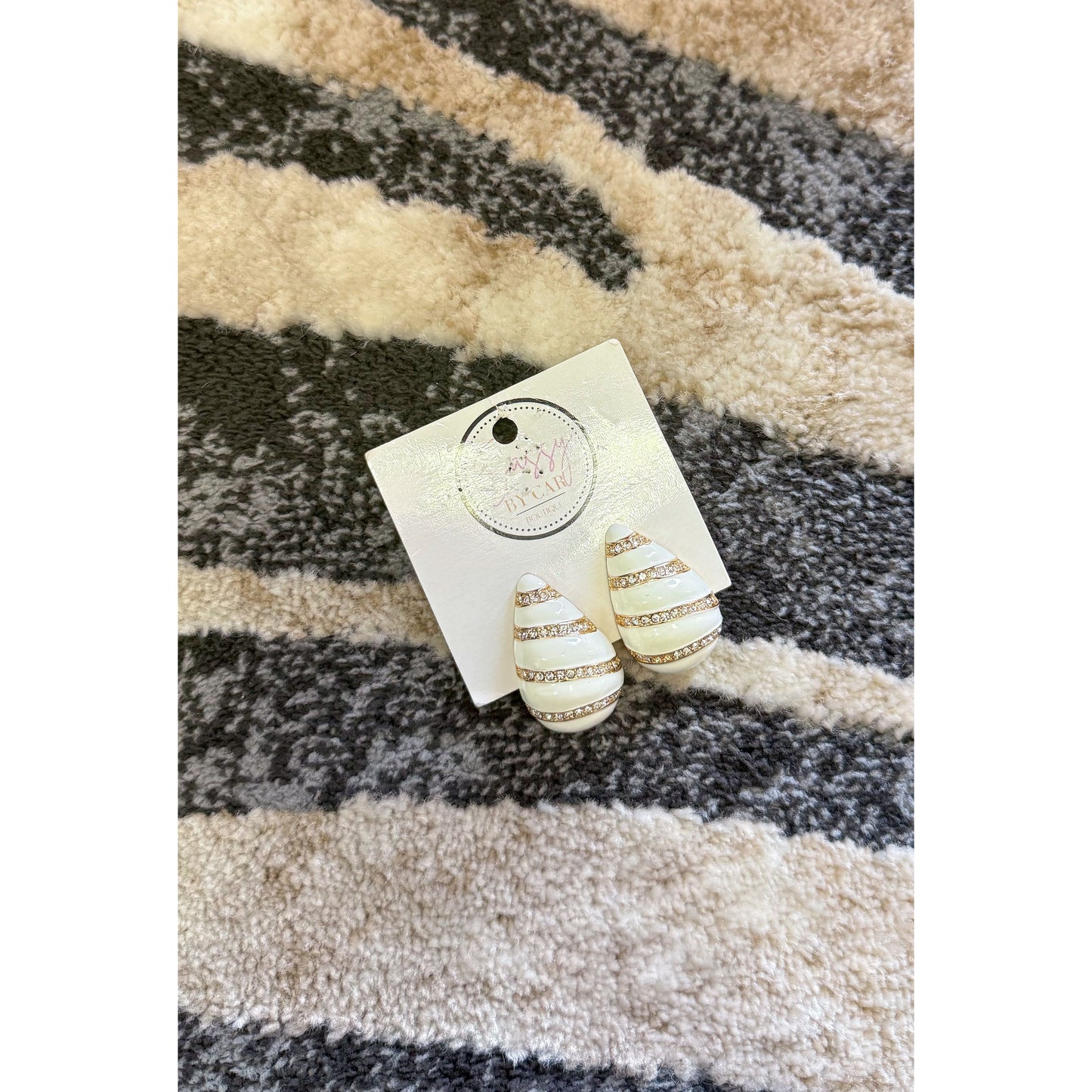 White Detail Earrings