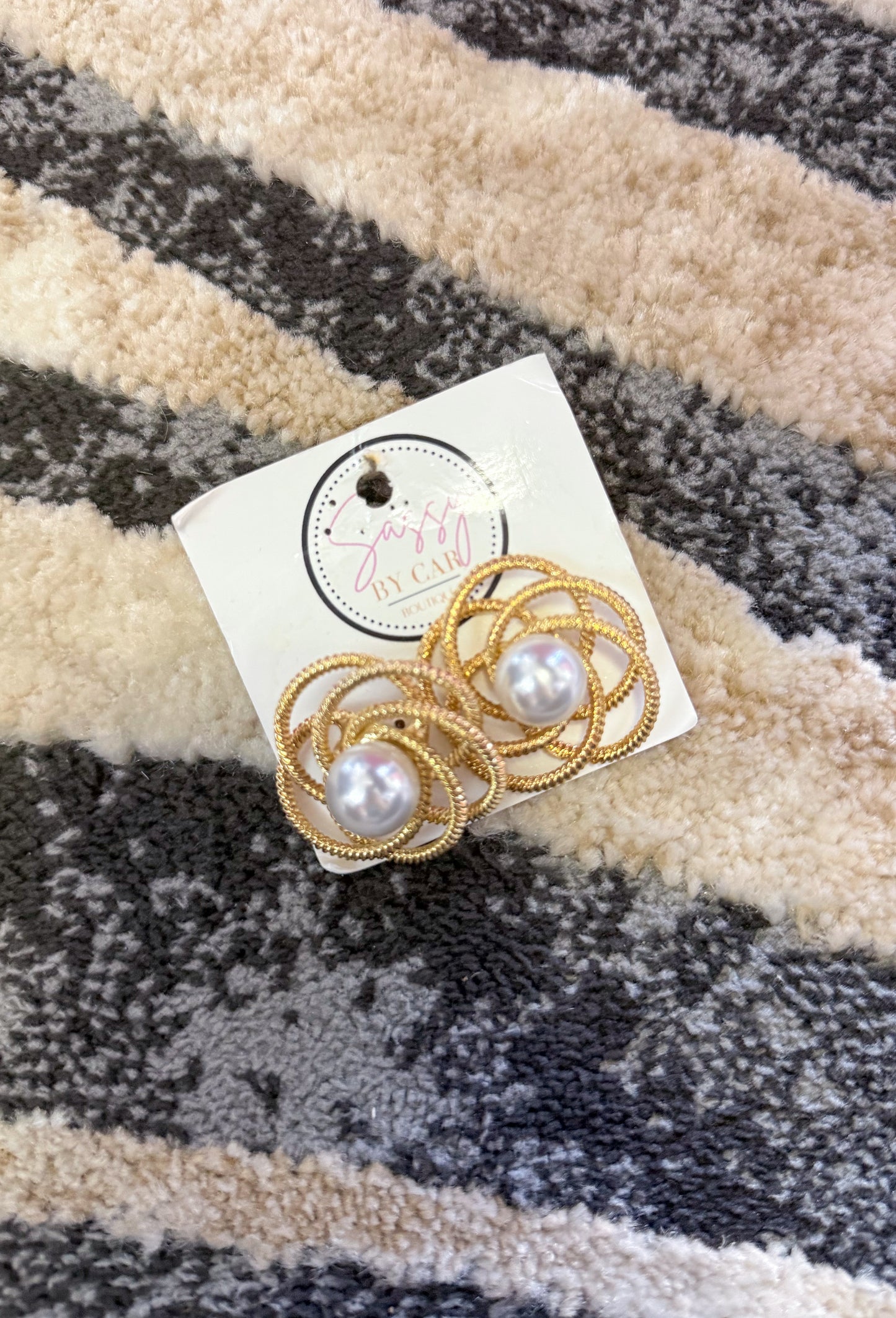 Pearl/Gold Earrings