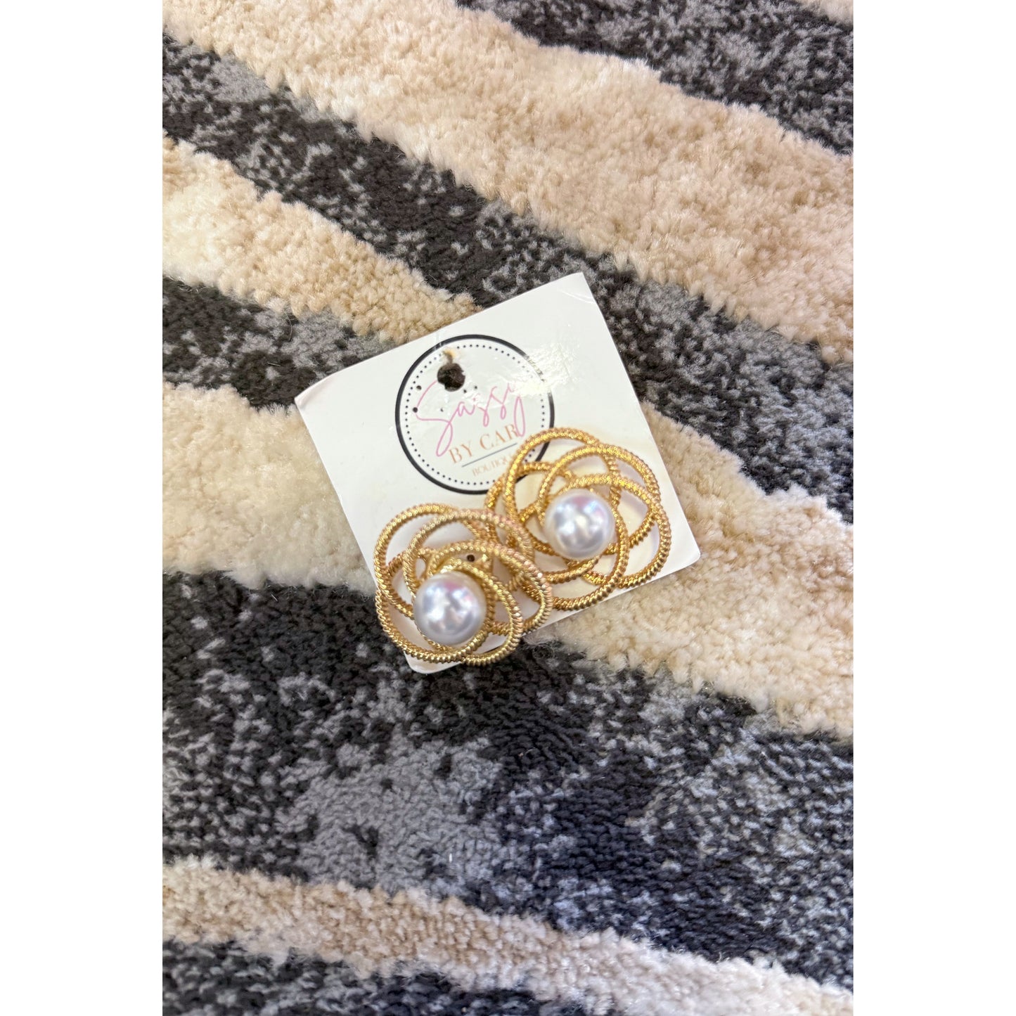 Pearl/Gold Earrings