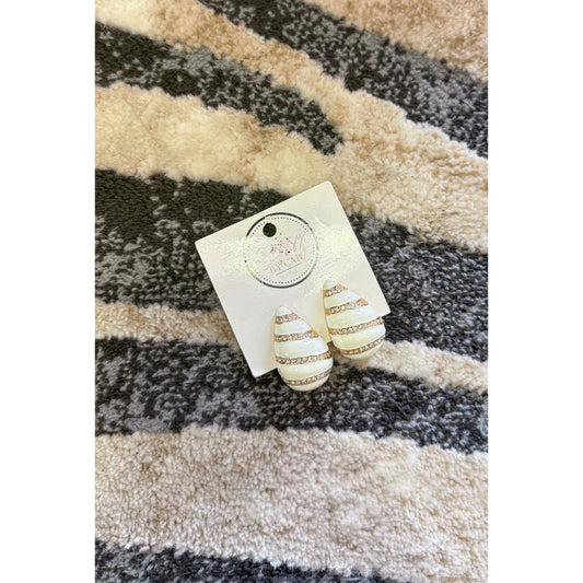 White Detail Earrings