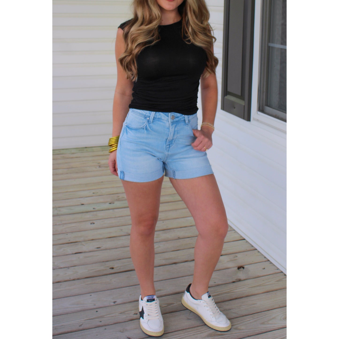 Stevie Cuffed Shorts, Light Wash