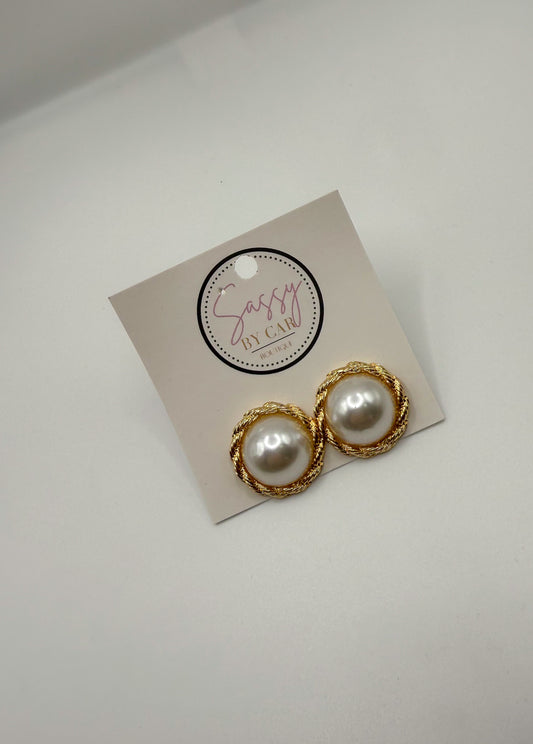 Pearl/Gold Earrings