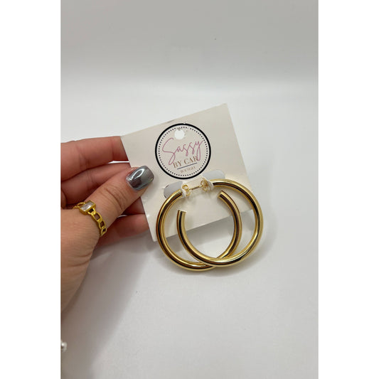 Evie Hoops, Gold