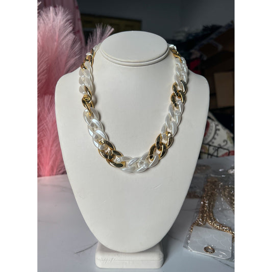 White/Gold Chain Toggle Necklace