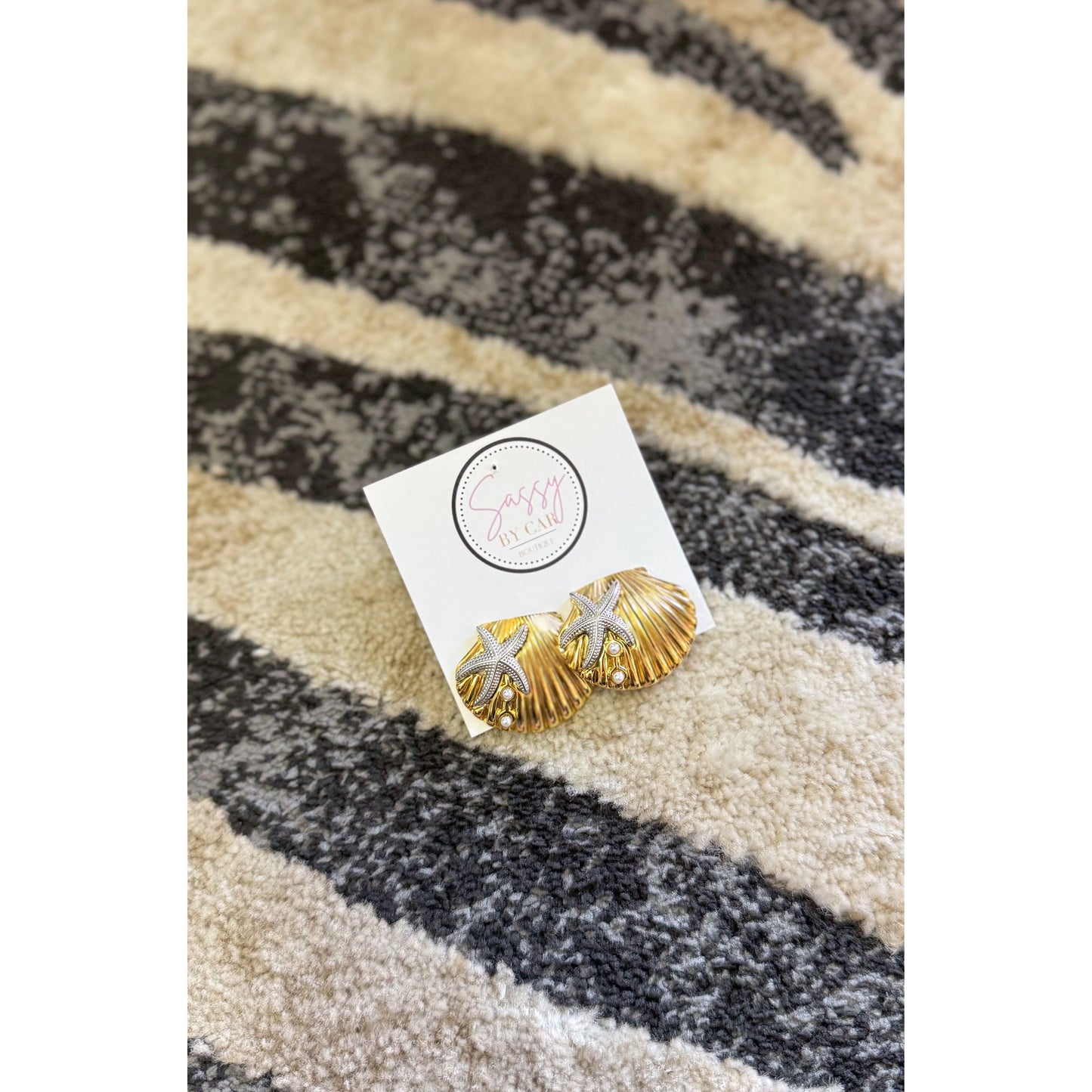 Detail Shell Earrings